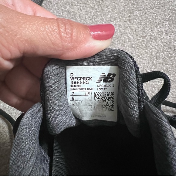 EUC New Balance Women's FuelCell Propel V1 Running Shoe Size 7 Wide-Black - Picture 8 of 14